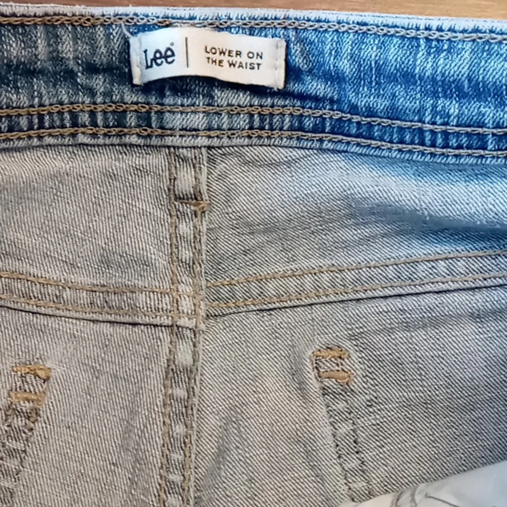 Lee Lower on the Waist Cropped Jeans Size 4M - Picture 3 of 3